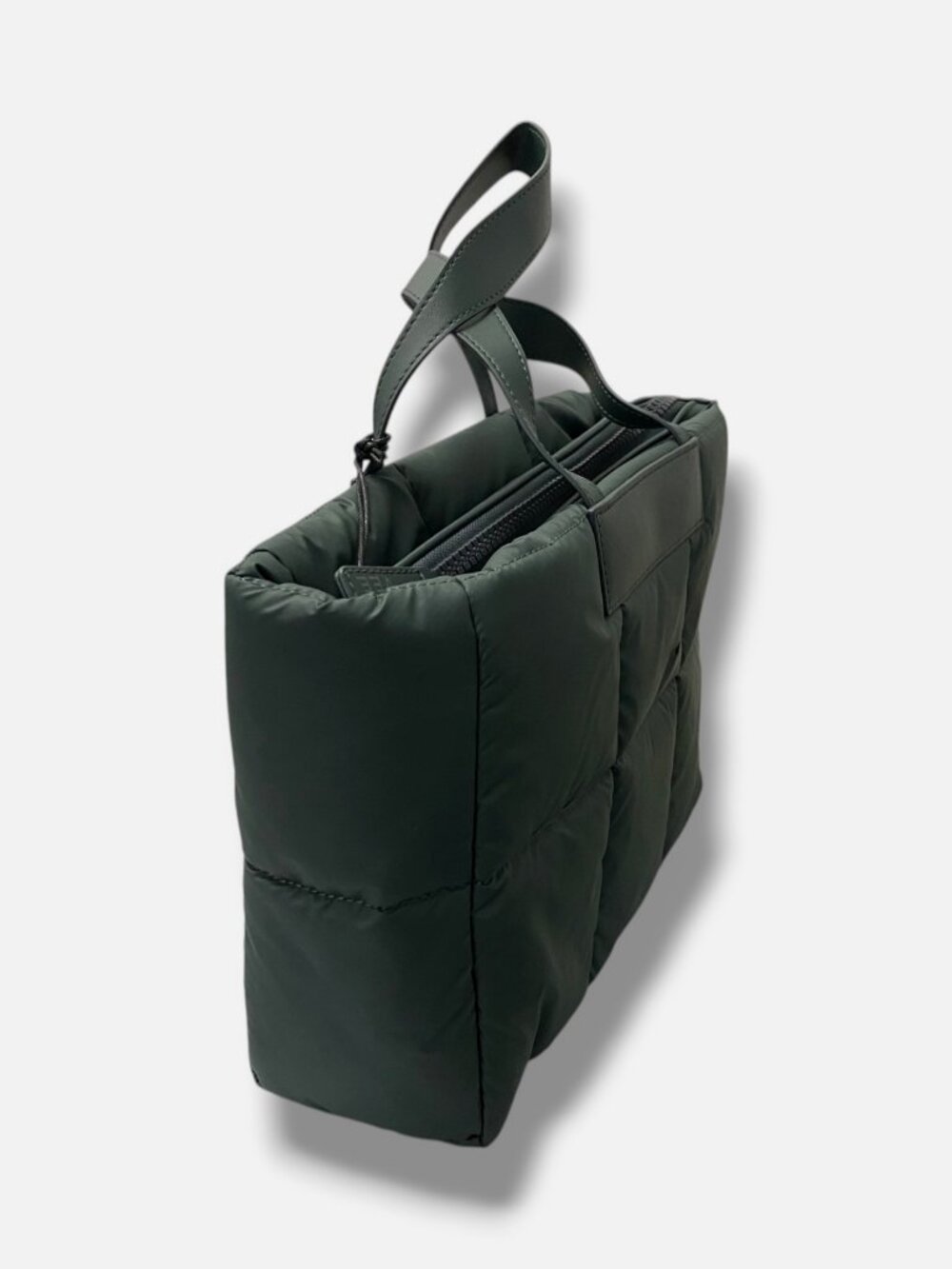 Vee Collective Women's Green Quilted Porter Basque Tote Bag - Picture 2 of 5